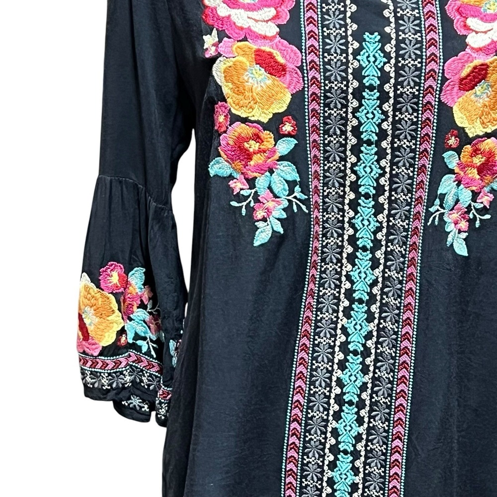 Andree By Unit Floral Embroidered Tunic Top Size Small Boho Bell Sleeves Black - Picture 4 of 10